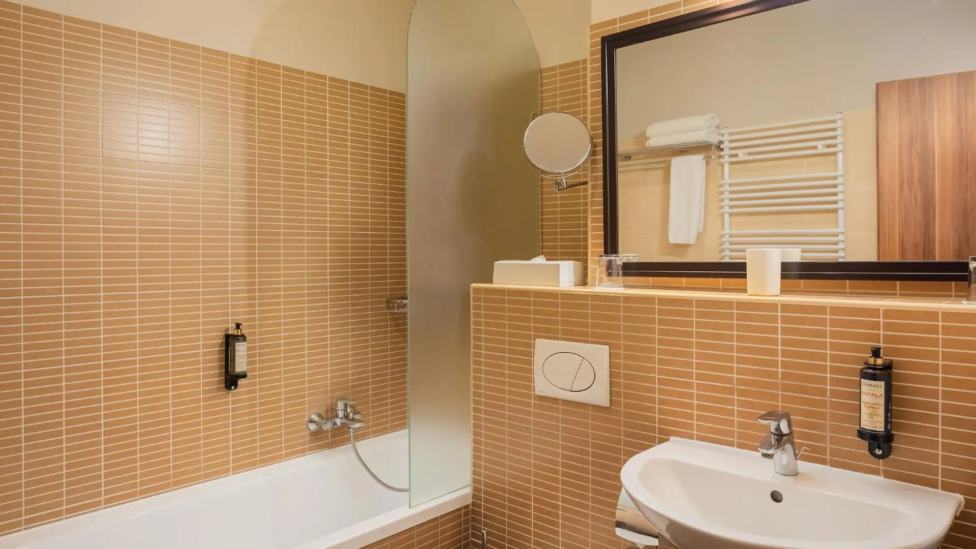 Escala Hotel & Suites Budapest 4*,  Ungheria