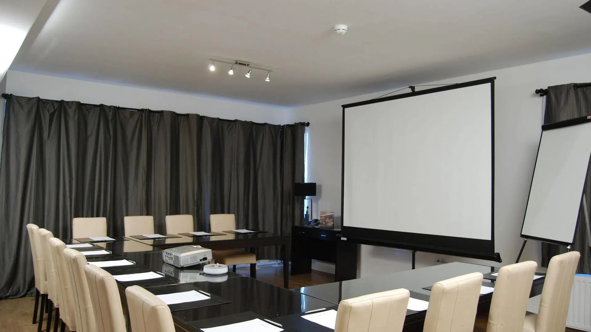 Escala Hotel & Suites Budapest